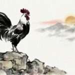 Chinesisches Sternzeichen Hahn — traditionelle Tuschmalerei mit stolzem Hahn auf einer Steinmauer bei Sonnenaufgang